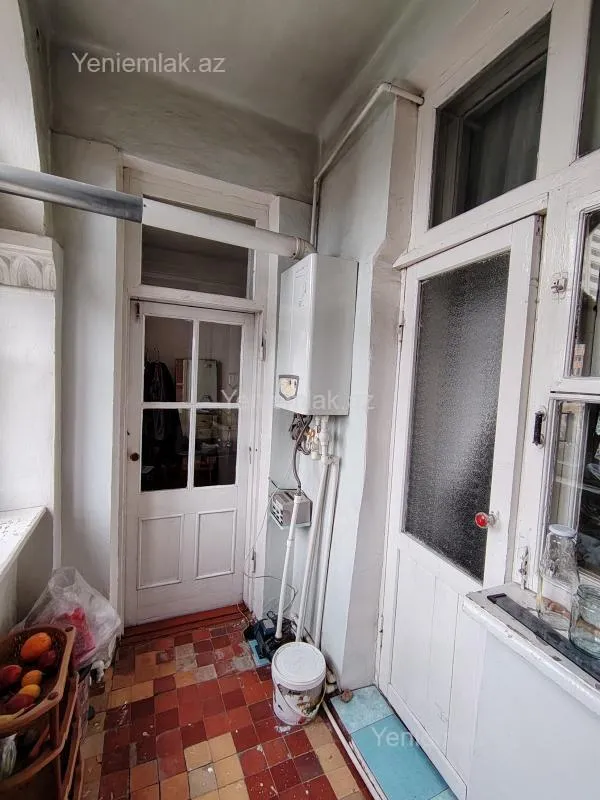Satılır 2 otaqlı köhnə tikili 55 m²