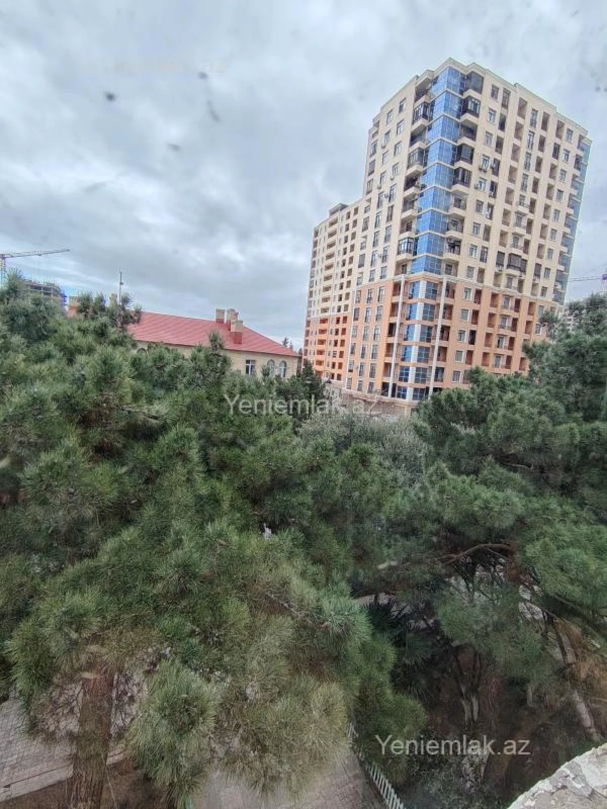 Satılır 2 otaqlı köhnə tikili 55 m²