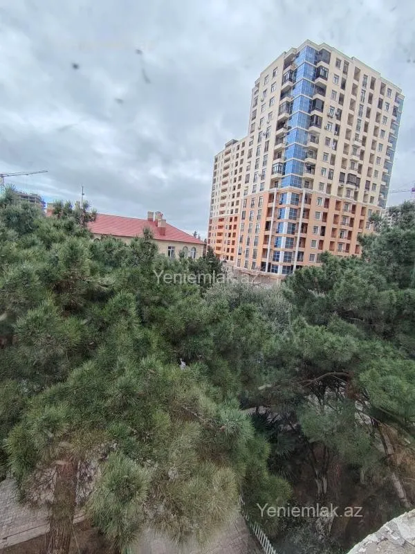 Satılır 2 otaqlı köhnə tikili 55 m²