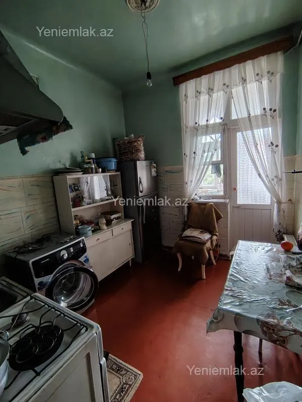 Satılır 2 otaqlı köhnə tikili 55 m²