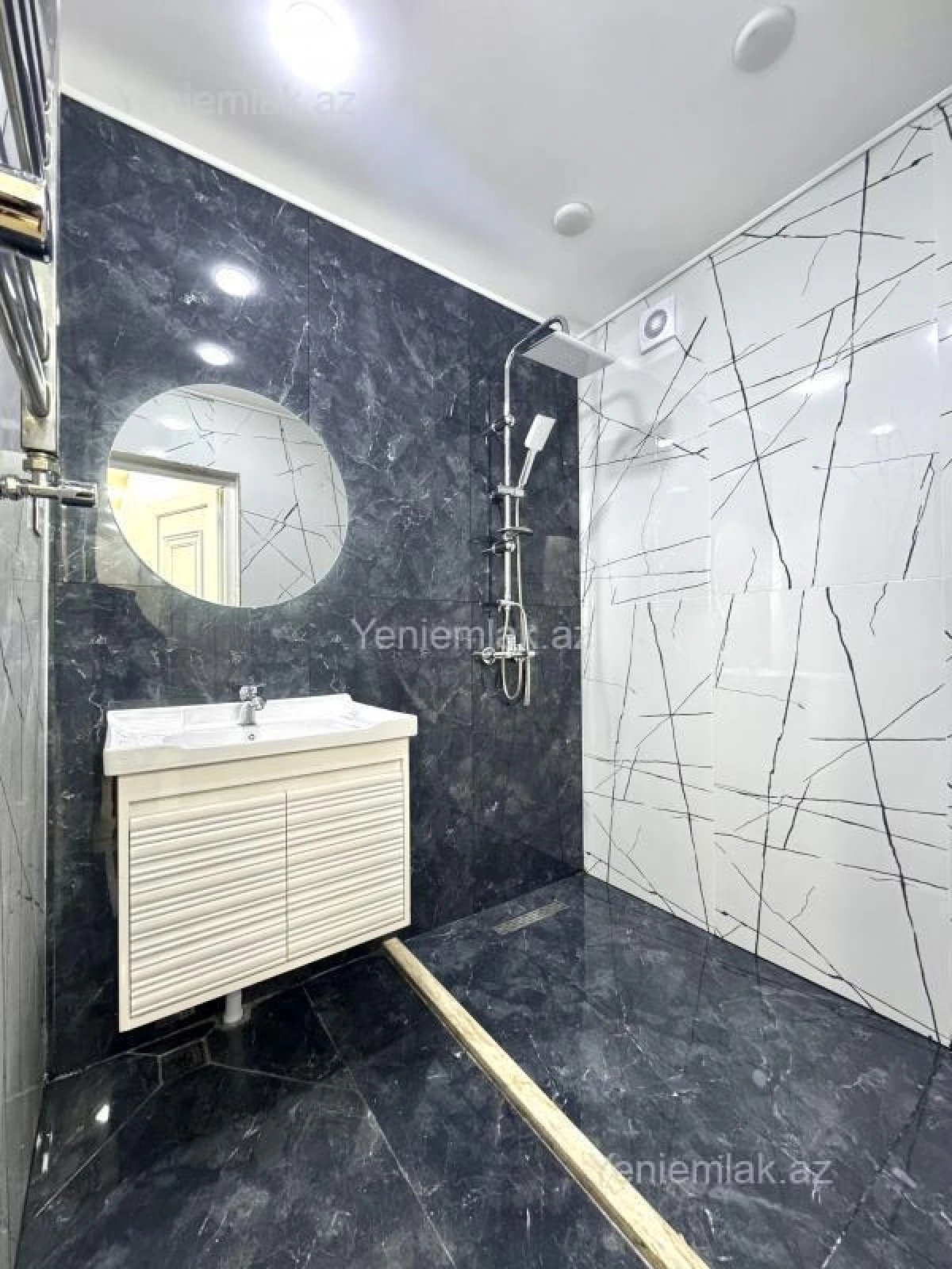 Satılır 2 otaqlı köhnə tikili 70 m²