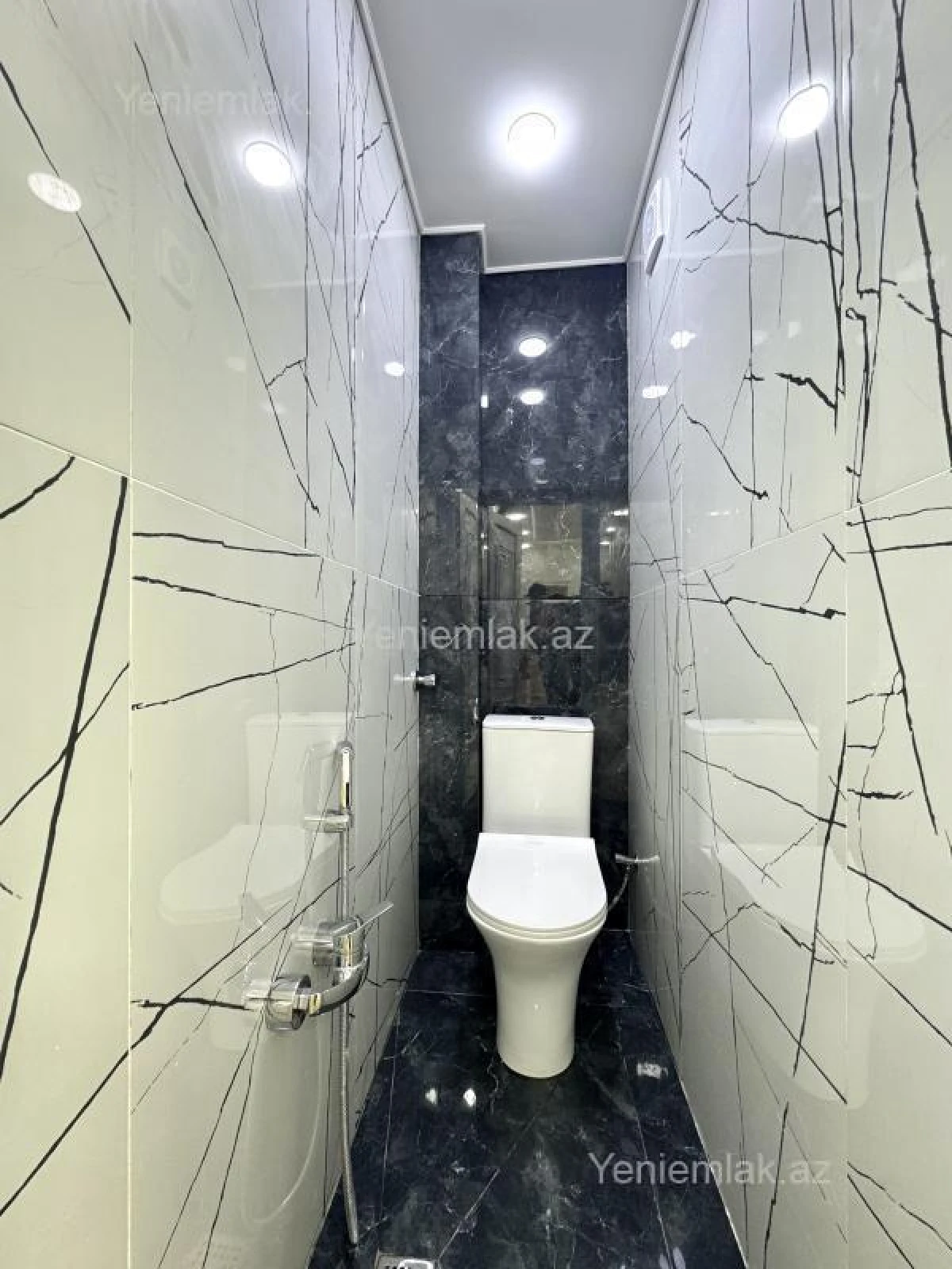 Satılır 2 otaqlı köhnə tikili 70 m²