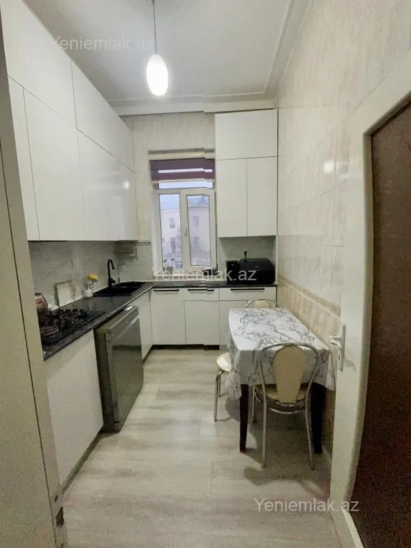 Satılır 3 otaqlı köhnə tikili 71 m²