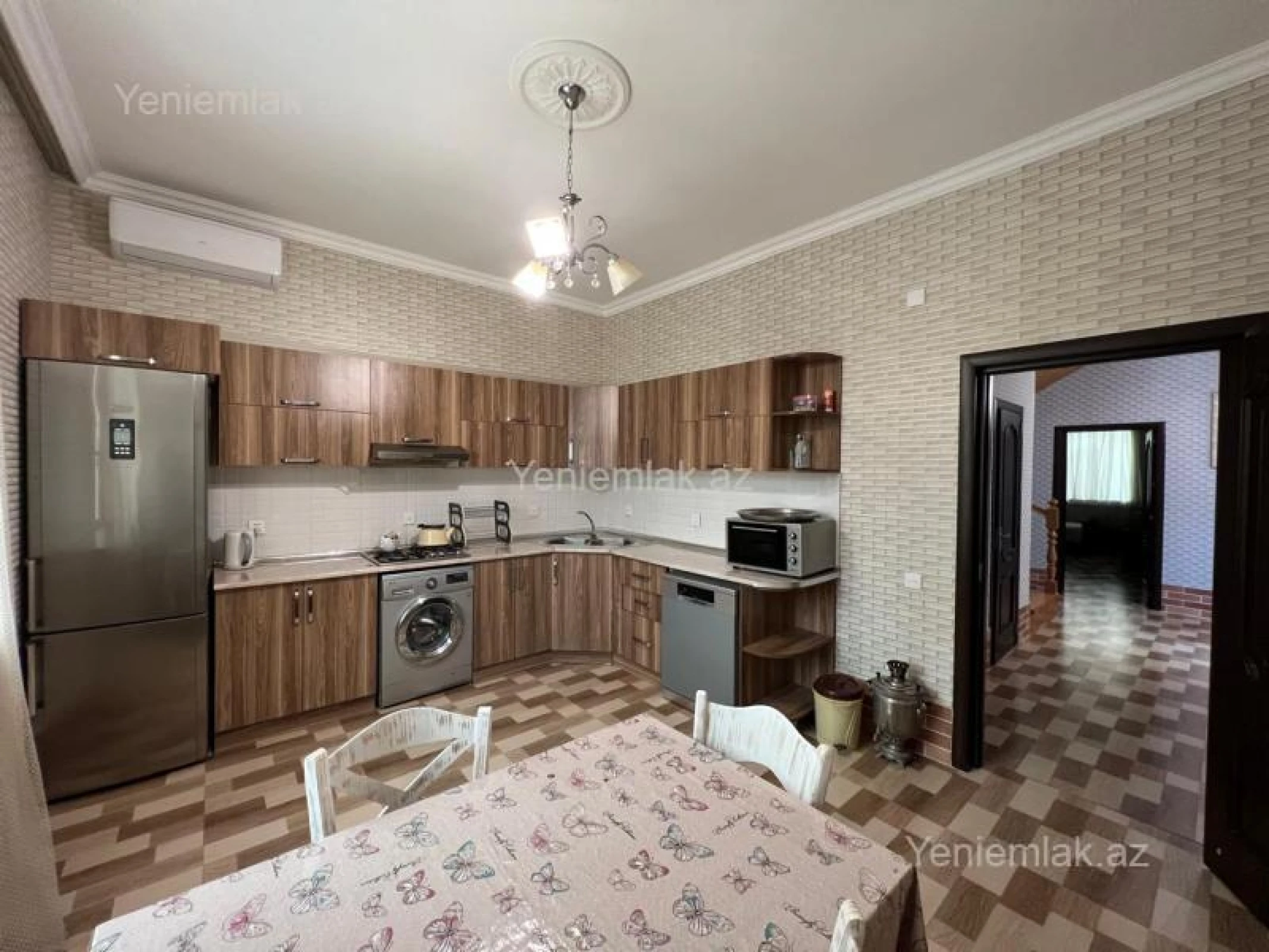 Satılır 5 otaqlı həyət evi 185 m²
