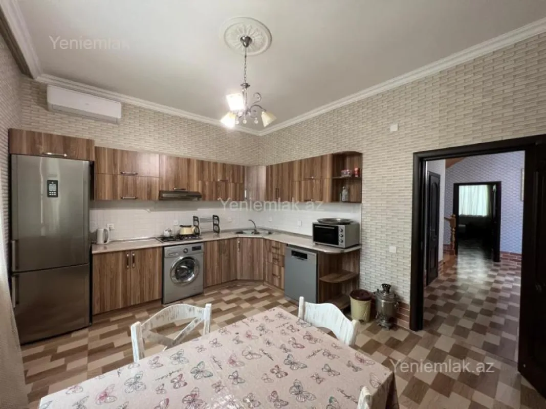 Satılır 5 otaqlı həyət evi 185 m²