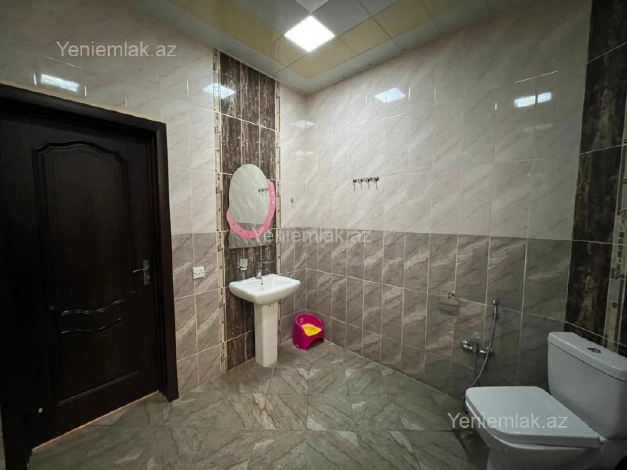 Satılır 5 otaqlı həyət evi 185 m²