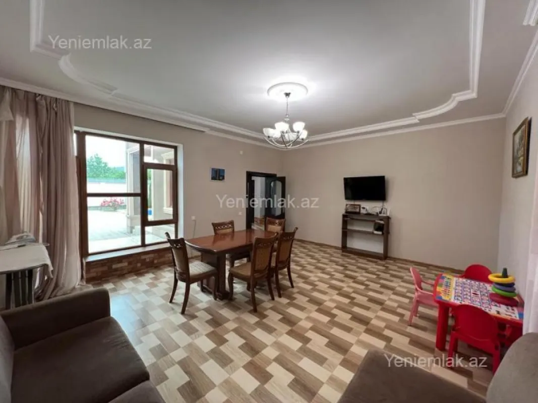 Satılır 5 otaqlı həyət evi 185 m²