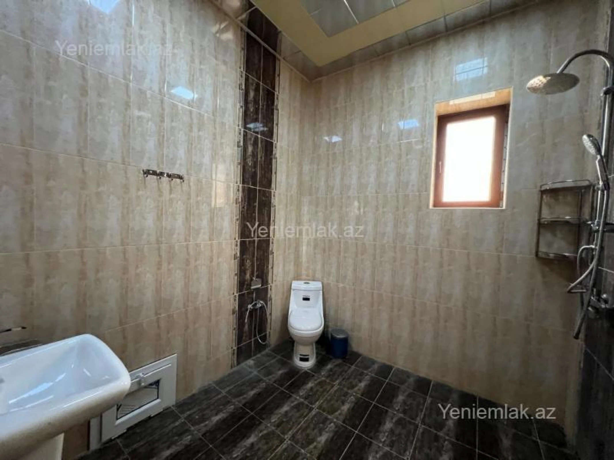 Satılır 5 otaqlı həyət evi 185 m²