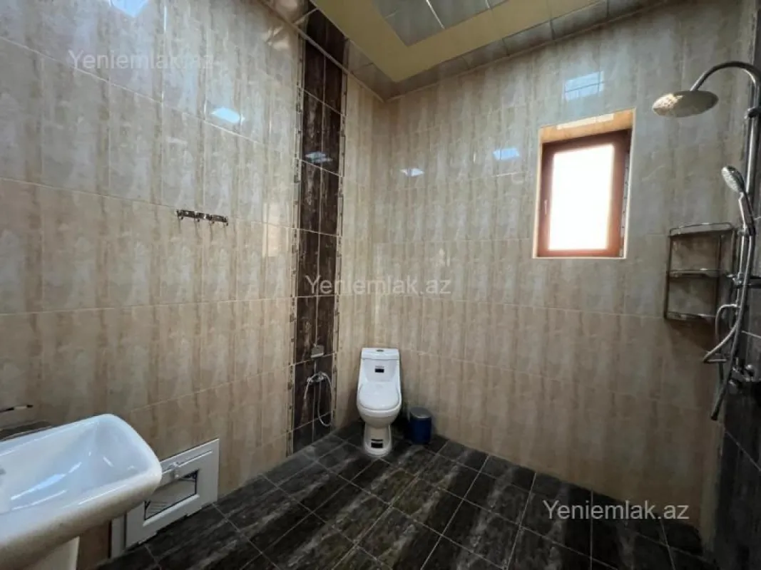 Satılır 5 otaqlı həyət evi 185 m²