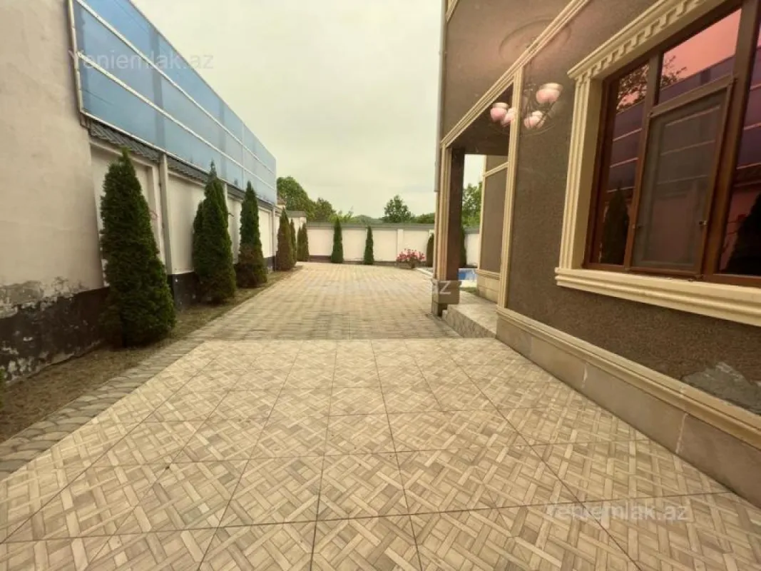 Satılır 5 otaqlı həyət evi 185 m²