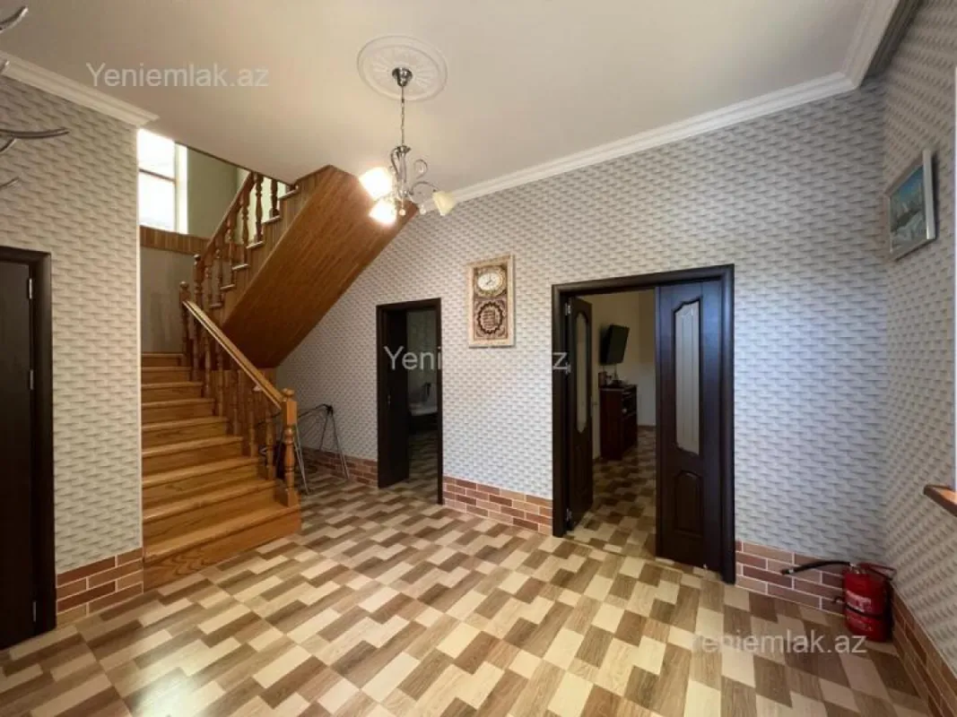 Satılır 5 otaqlı həyət evi 185 m²