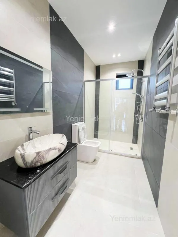 Satılır 4 otaqlı həyət evi 182 m²