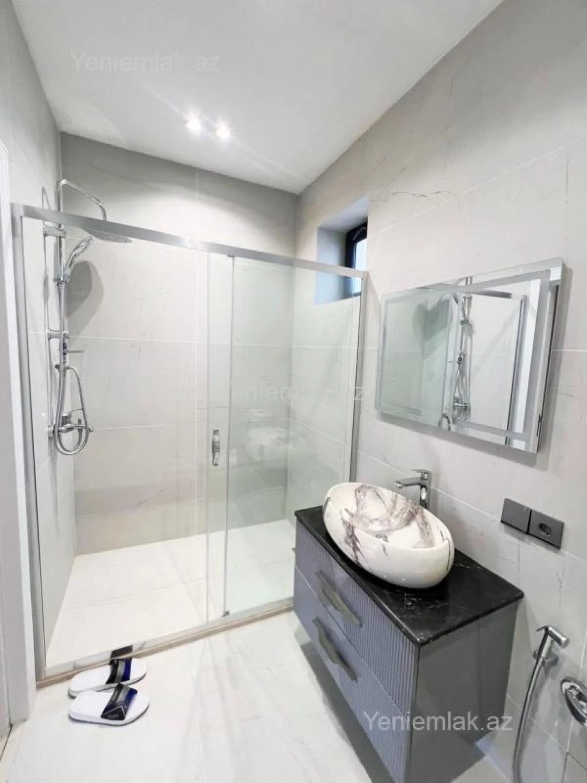 Satılır 4 otaqlı həyət evi 182 m²