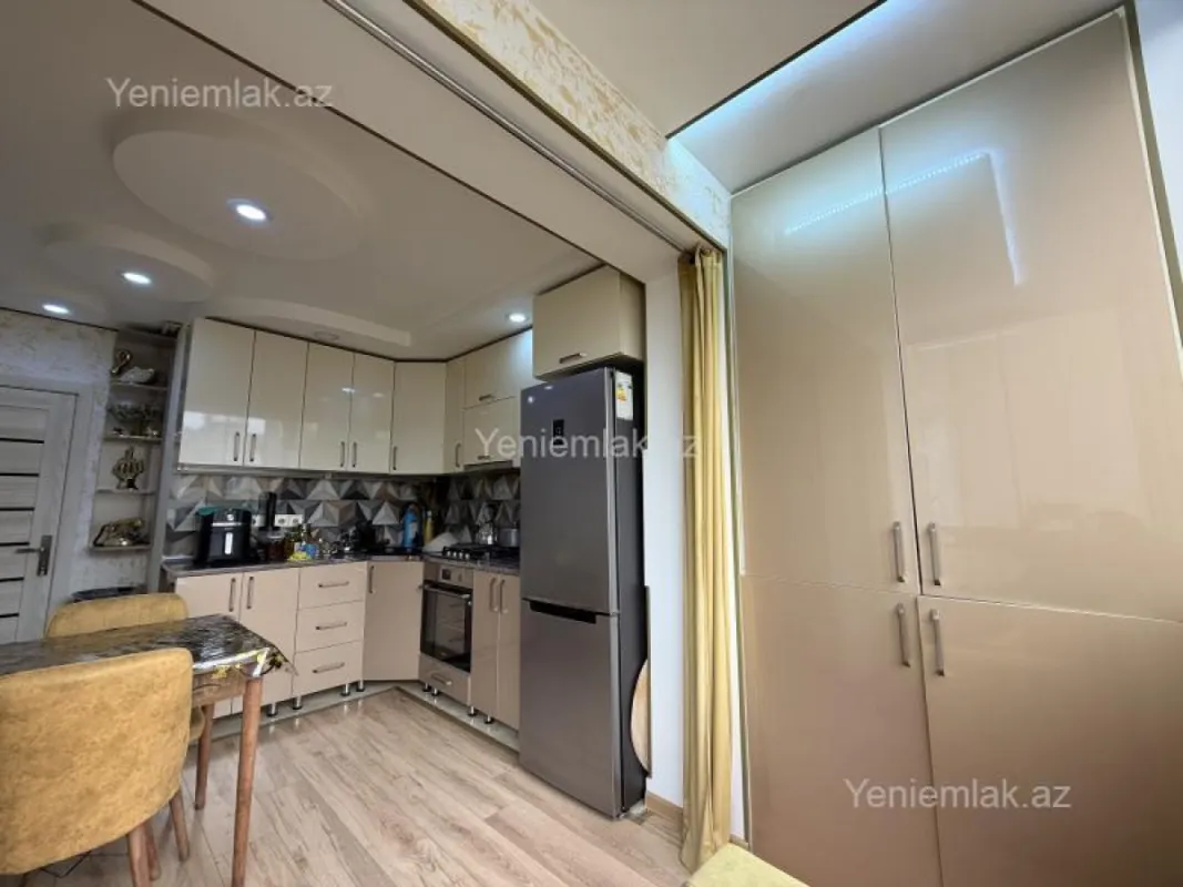 Satılır 3 otaqlı köhnə tikili 74 m²