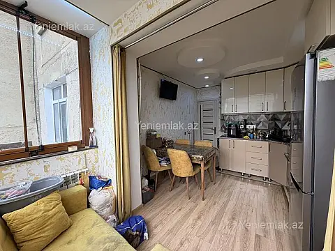 Satılır 3 otaqlı köhnə tikili 74 m²