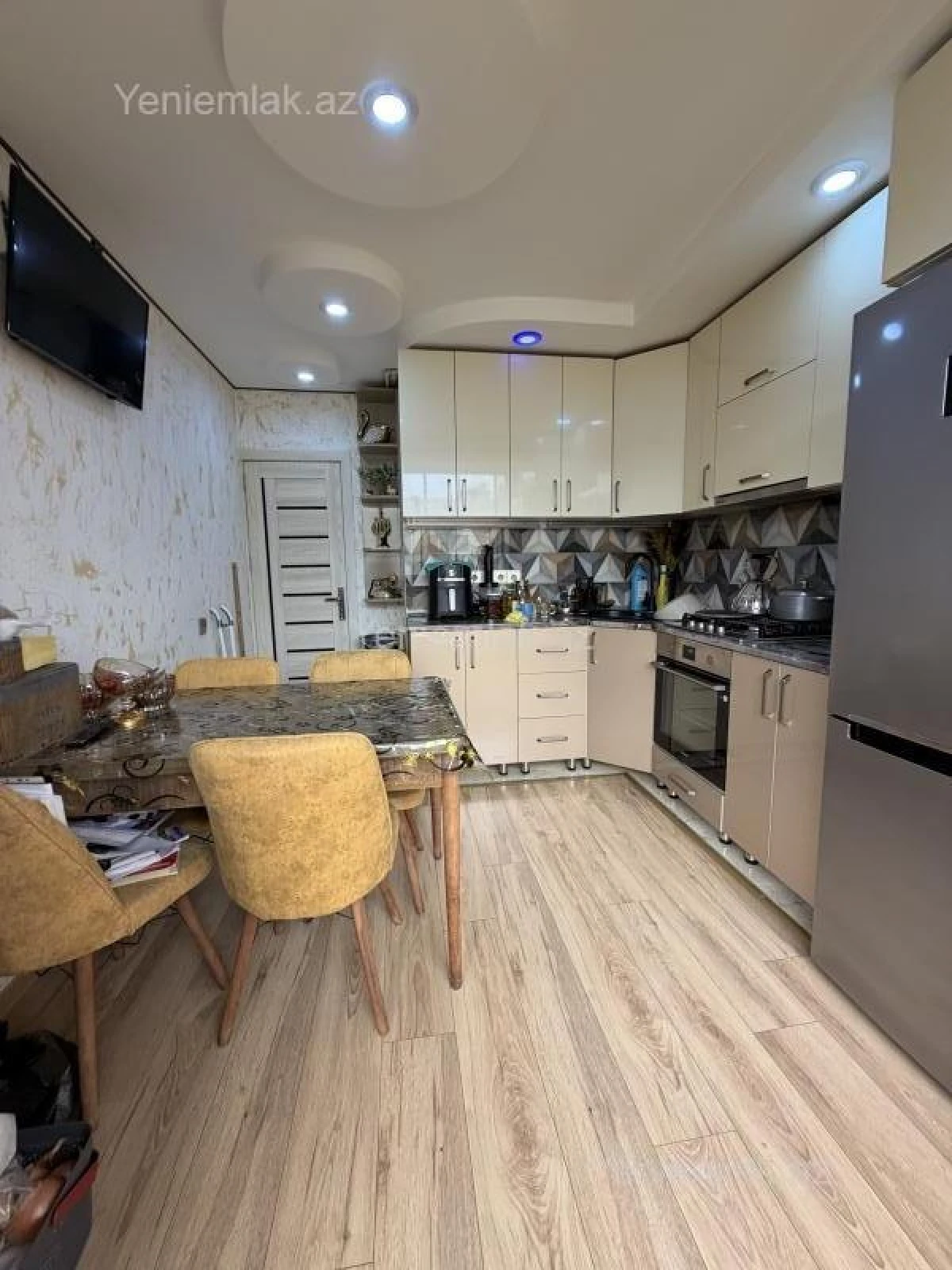 Satılır 3 otaqlı köhnə tikili 74 m²