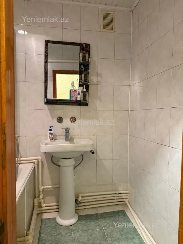Satılır 3 otaqlı köhnə tikili 80 m²
