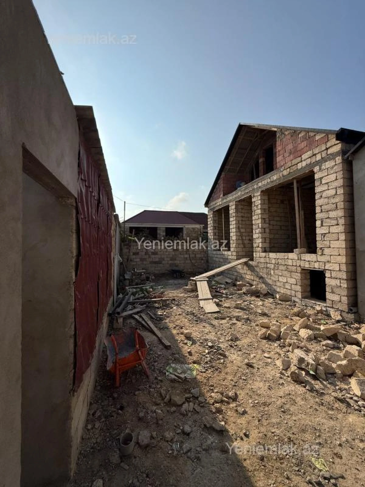 Satılır 4 otaqlı həyət evi 140 m²