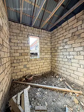 Satılır 4 otaqlı həyət evi 140 m²