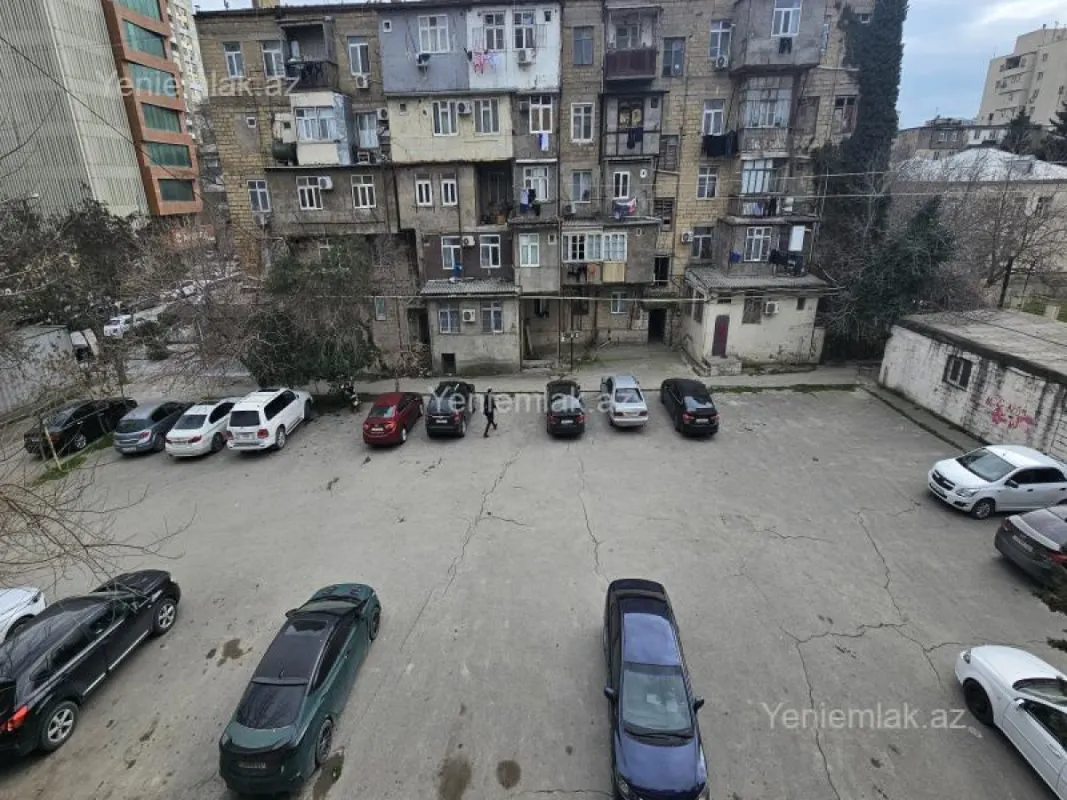 Satılır 2 otaqlı köhnə tikili 45 m²