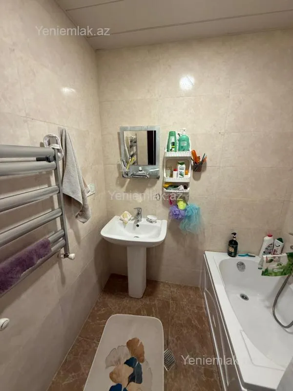 Satılır 3 otaqlı yeni tikili 77 m²