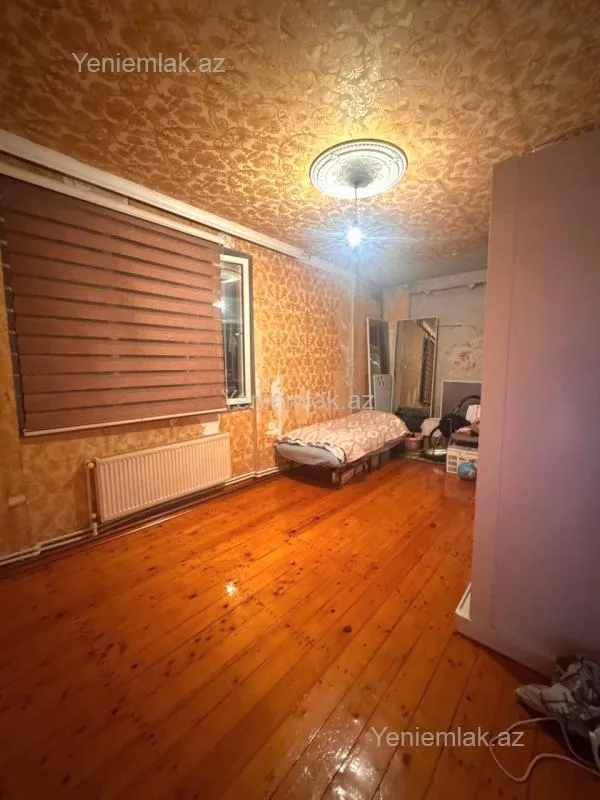 Satılır 5 otaqlı köhnə tikili 100 m²