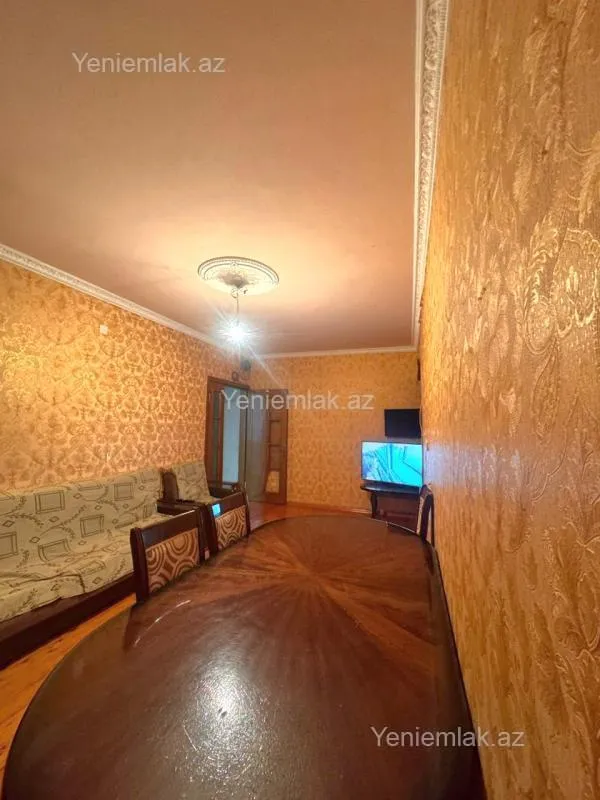 Satılır 5 otaqlı köhnə tikili 100 m²