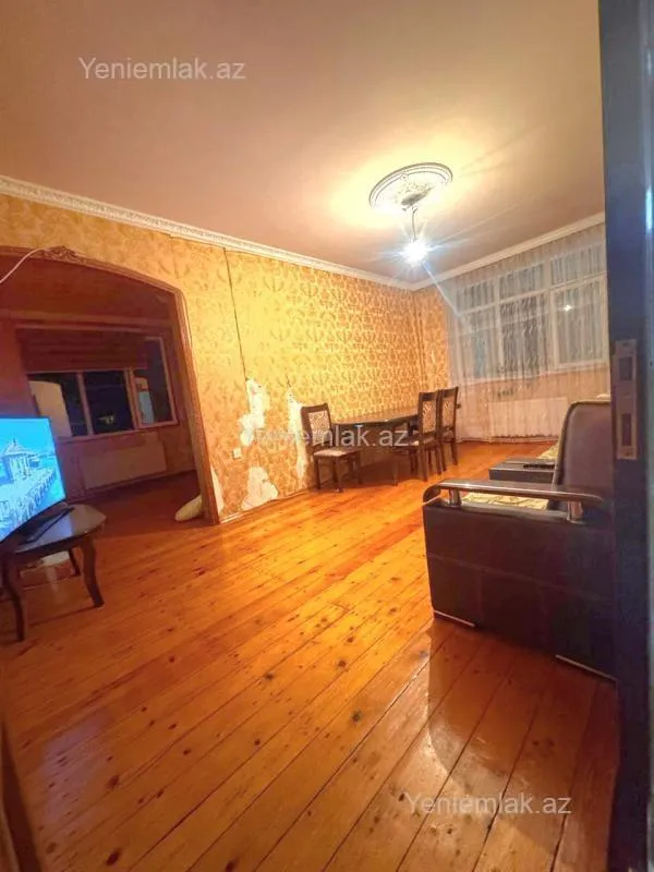 Satılır 5 otaqlı köhnə tikili 100 m²