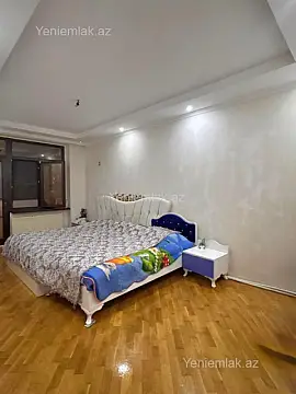 Satılır 5 otaqlı köhnə tikili 100 m²