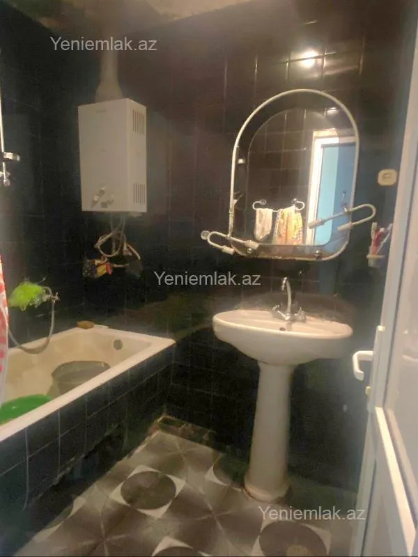 Satılır 5 otaqlı köhnə tikili 100 m²