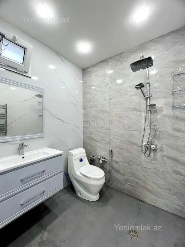 Satılır 5 otaqlı həyət evi 205 m²