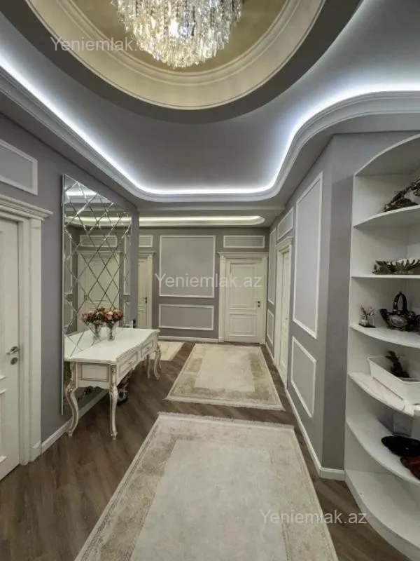 Satılır 4 otaqlı yeni tikili 180 m²