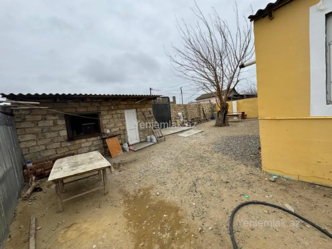 Satılır 4 otaqlı həyət evi 100 m²