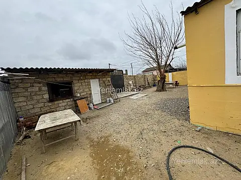 Satılır 4 otaqlı həyət evi 100 m²