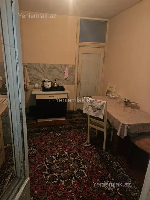 Satılır 2 otaqlı köhnə tikili 60 m²