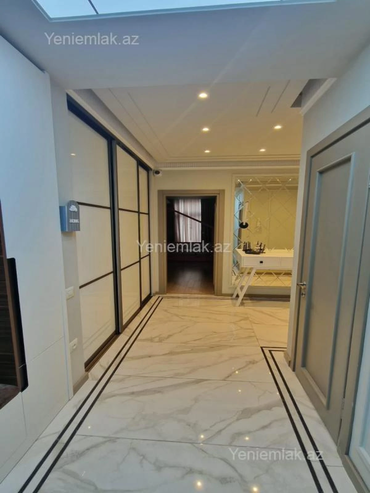 Satılır 3 otaqlı yeni tikili 107 m²
