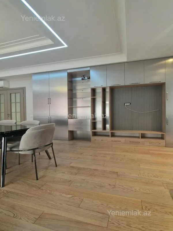 Satılır 3 otaqlı yeni tikili 107 m²
