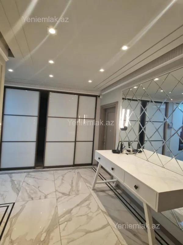 Satılır 3 otaqlı yeni tikili 107 m²