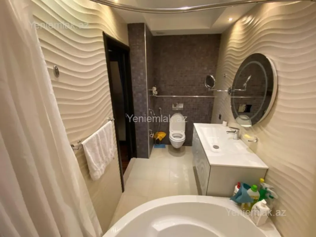 Satılır 3 otaqlı yeni tikili 130 m²