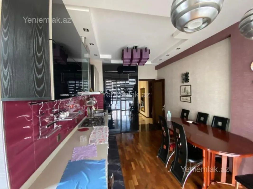 Satılır 3 otaqlı yeni tikili 130 m²