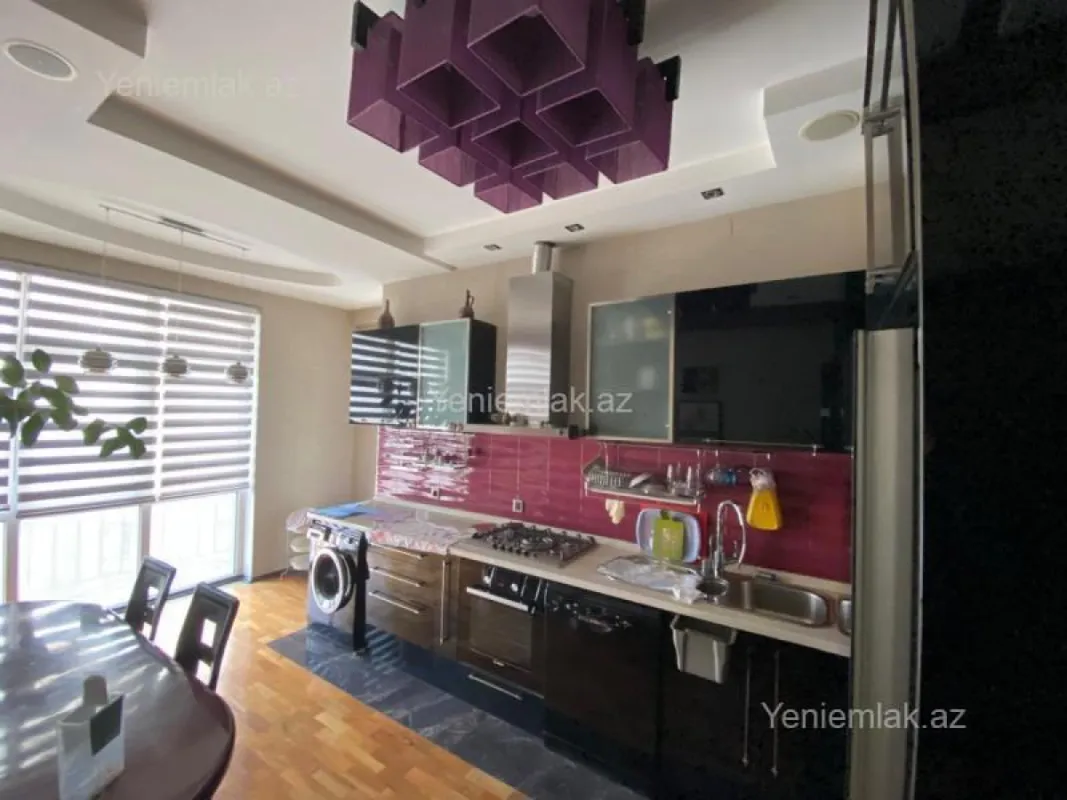 Satılır 3 otaqlı yeni tikili 130 m²