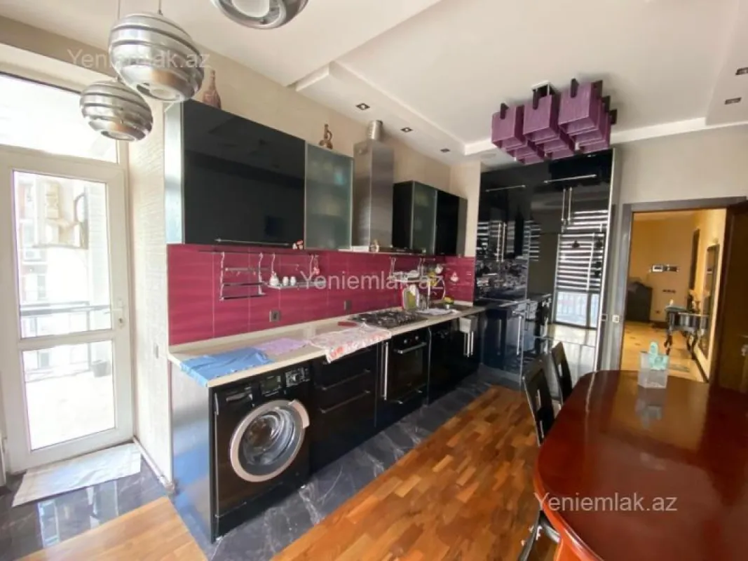 Satılır 3 otaqlı yeni tikili 130 m²