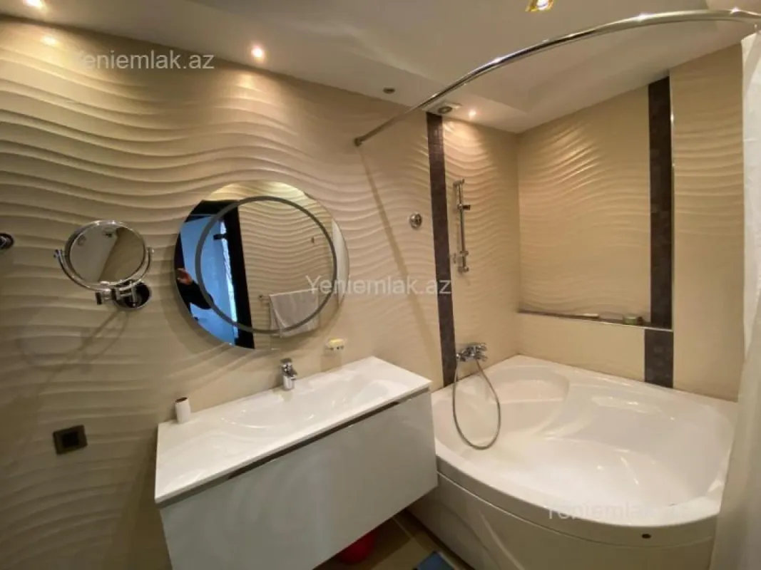 Satılır 3 otaqlı yeni tikili 130 m²