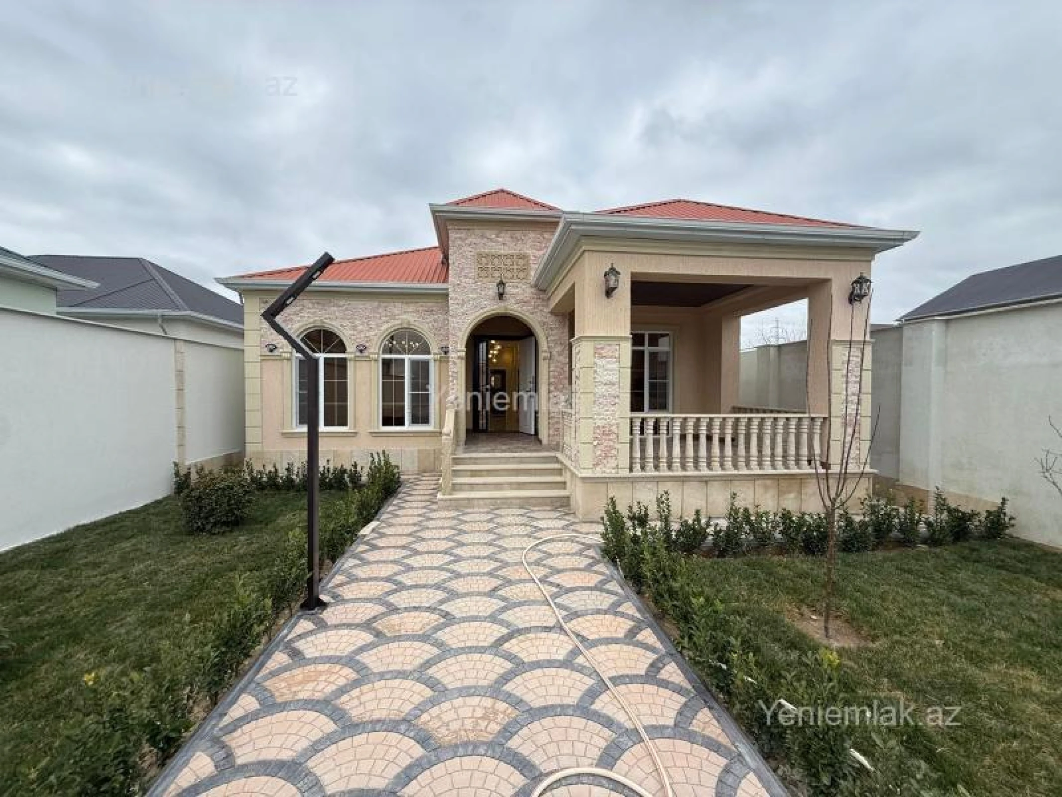 Satılır 4 otaqlı həyət evi 145 m²