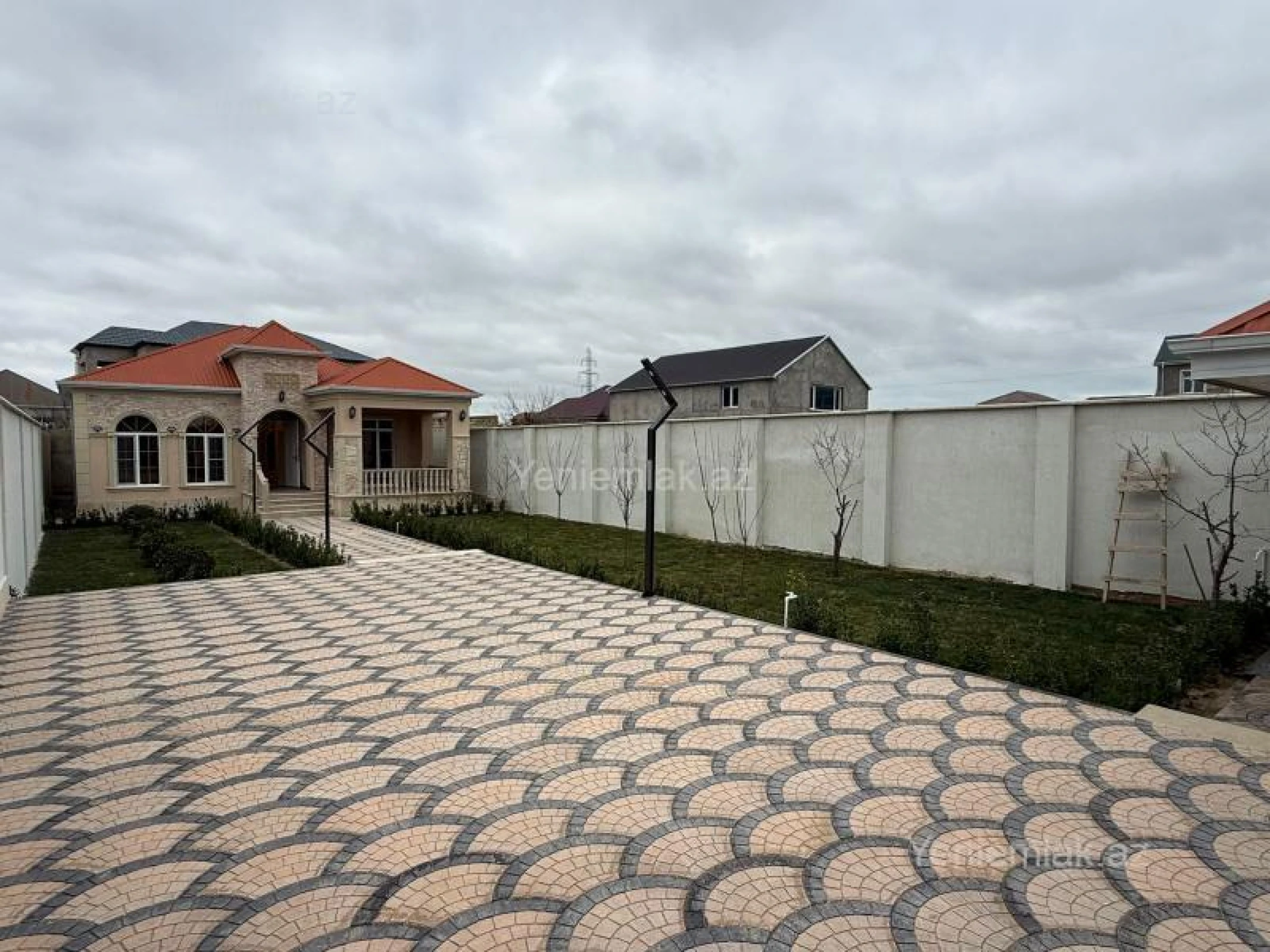 Satılır 4 otaqlı həyət evi 145 m²