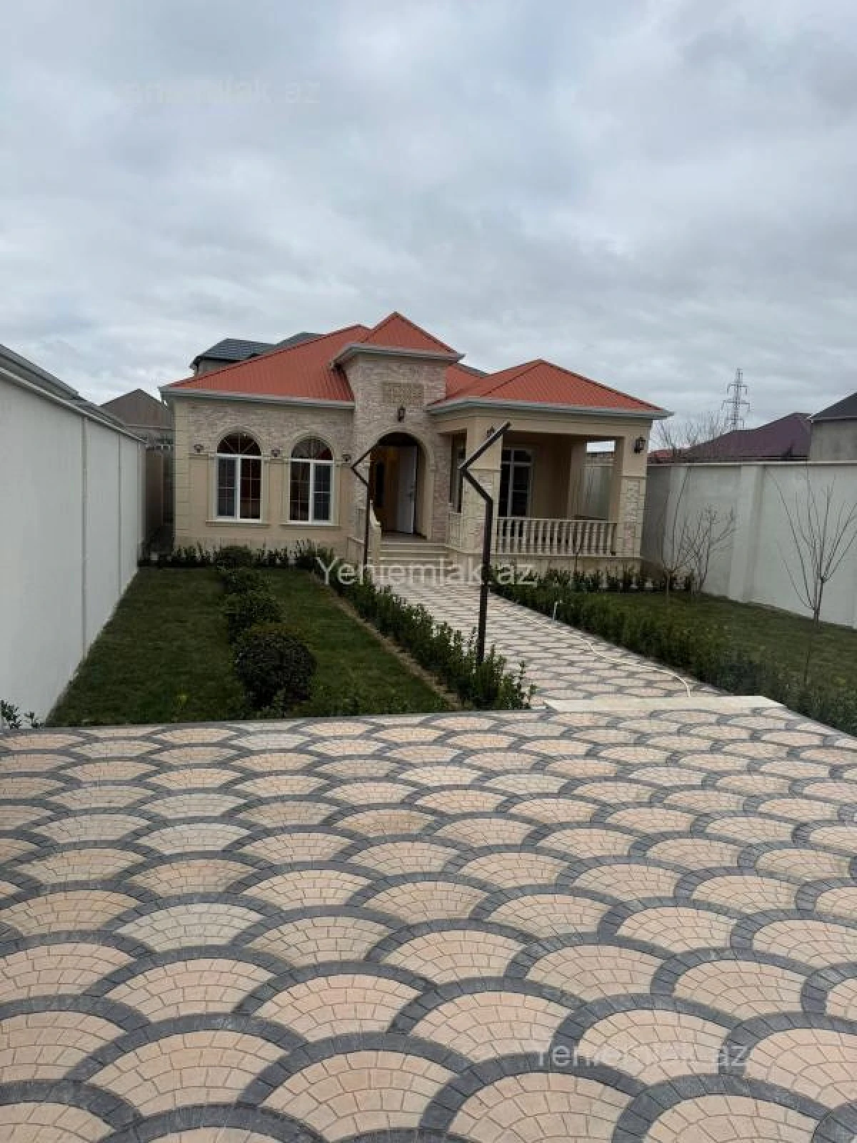 Satılır 4 otaqlı həyət evi 145 m²