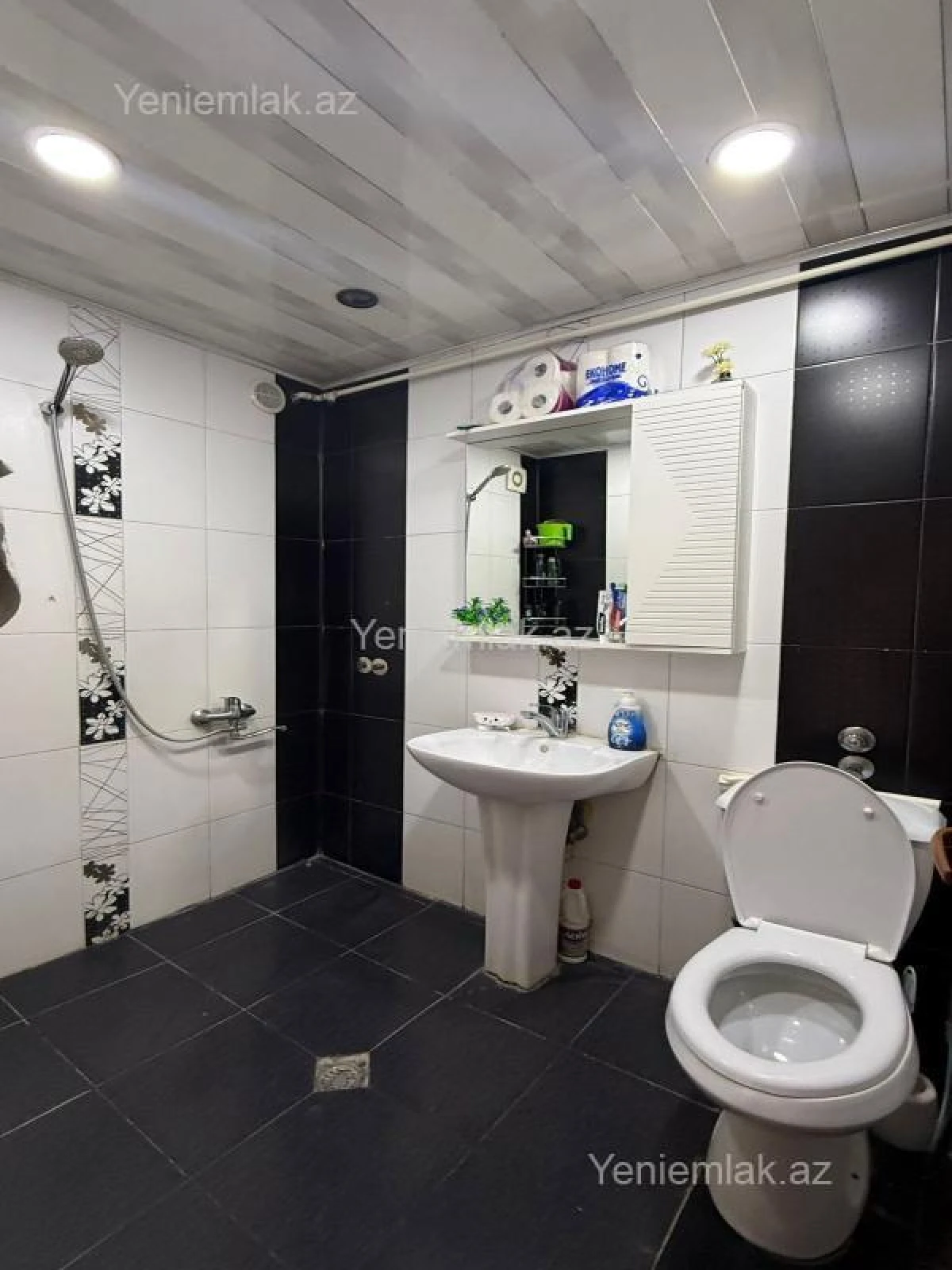 Satılır 3 otaqlı köhnə tikili 70 m²