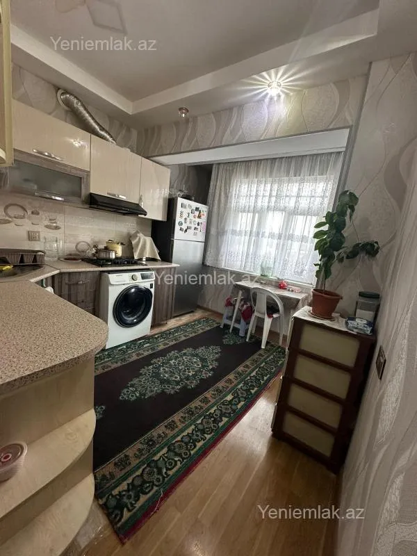 Satılır 4 otaqlı köhnə tikili 120 m²
