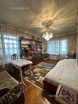 Satılır 4 otaqlı köhnə tikili 120 m²
