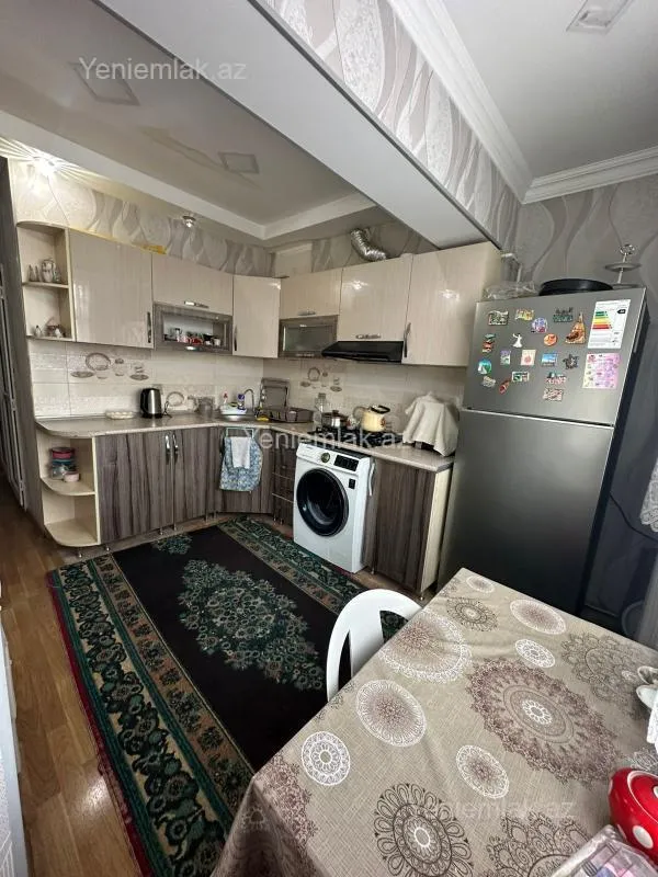 Satılır 4 otaqlı köhnə tikili 120 m²